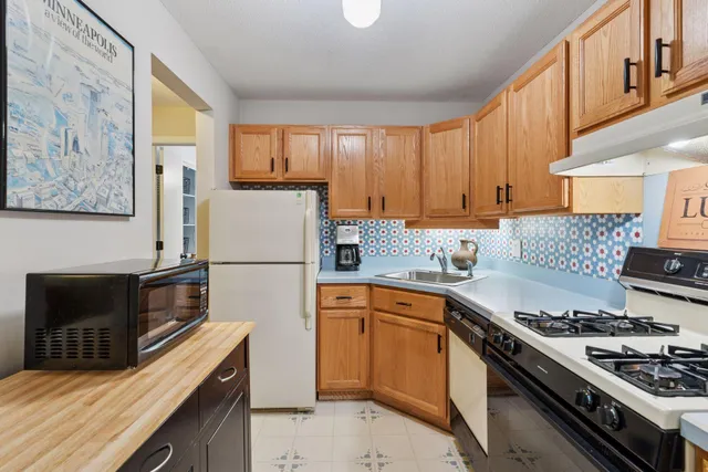 $182,000 | 4860 Park Commons Drive, Unit 205, St. Louis Park, MN 55416