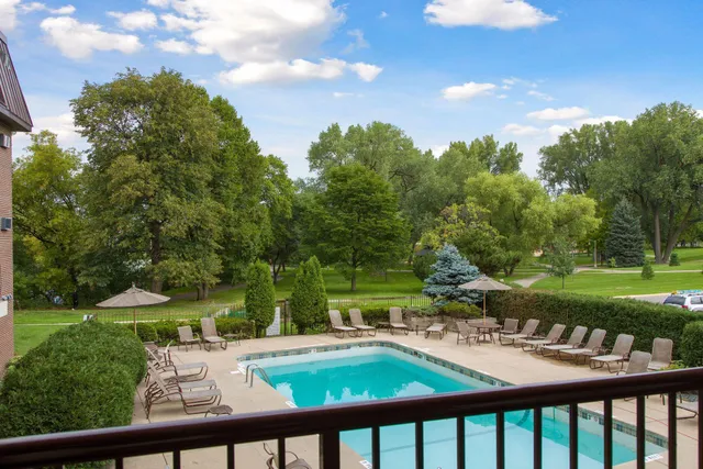 $182,000 | 4860 Park Commons Drive, Unit 205, St. Louis Park, MN 55416