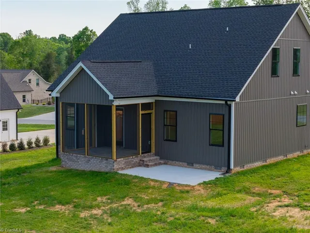 $484,900 | 377 Lenalan Drive, Lexington, NC 27295