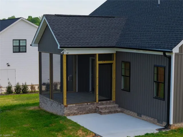 $484,900 | 377 Lenalan Drive, Lexington, NC 27295