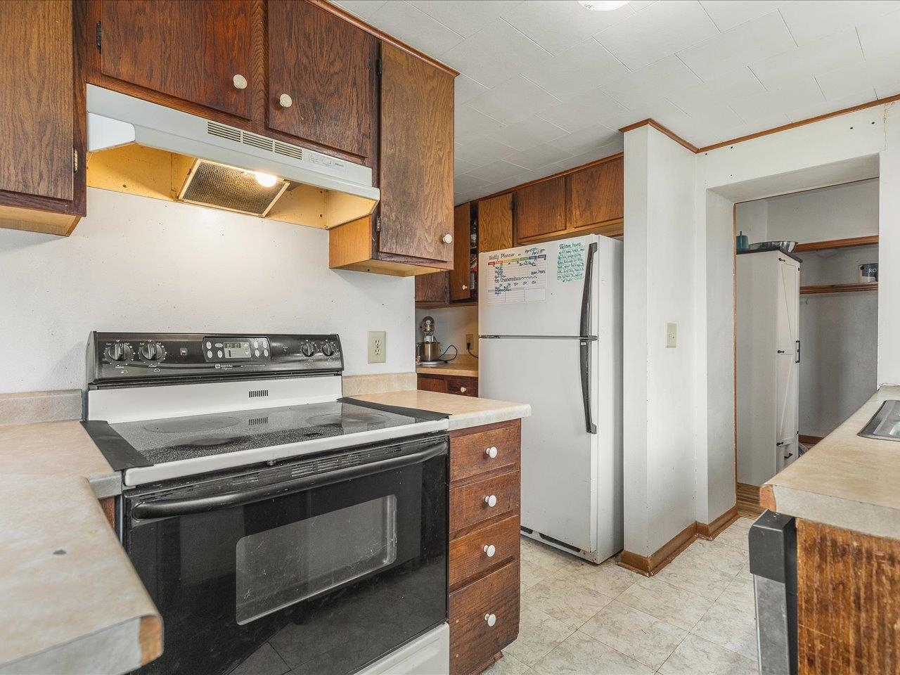 13514 Northeast Winslow Road Winslow, IL 61089 - Photo 4 of 31 a kitchen with a stove and a refrigerator