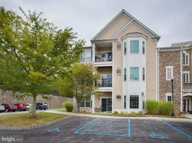 $285,000 | 411 Creekside Drive, Brookhaven, PA 19015