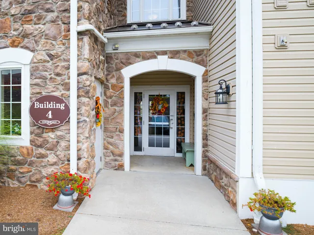 $285,000 | 411 Creekside Drive, Brookhaven, PA 19015