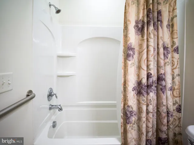 $285,000 | 411 Creekside Drive, Brookhaven, PA 19015