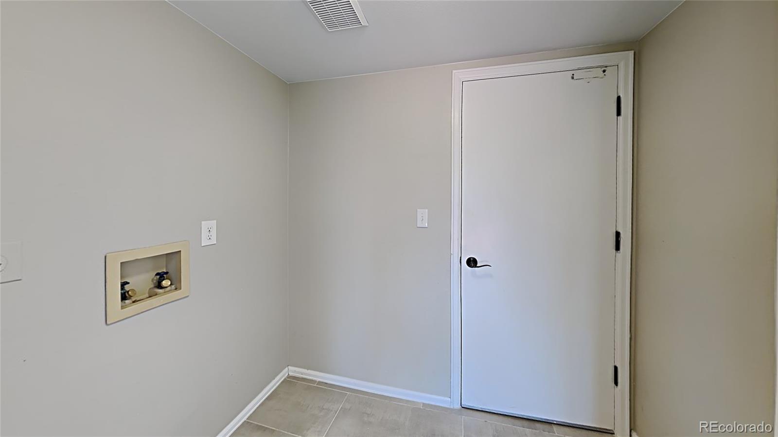 8774 Forrest Court Highlands Ranch, CO 80126 - Photo 15 of 31 a view of an empty room
