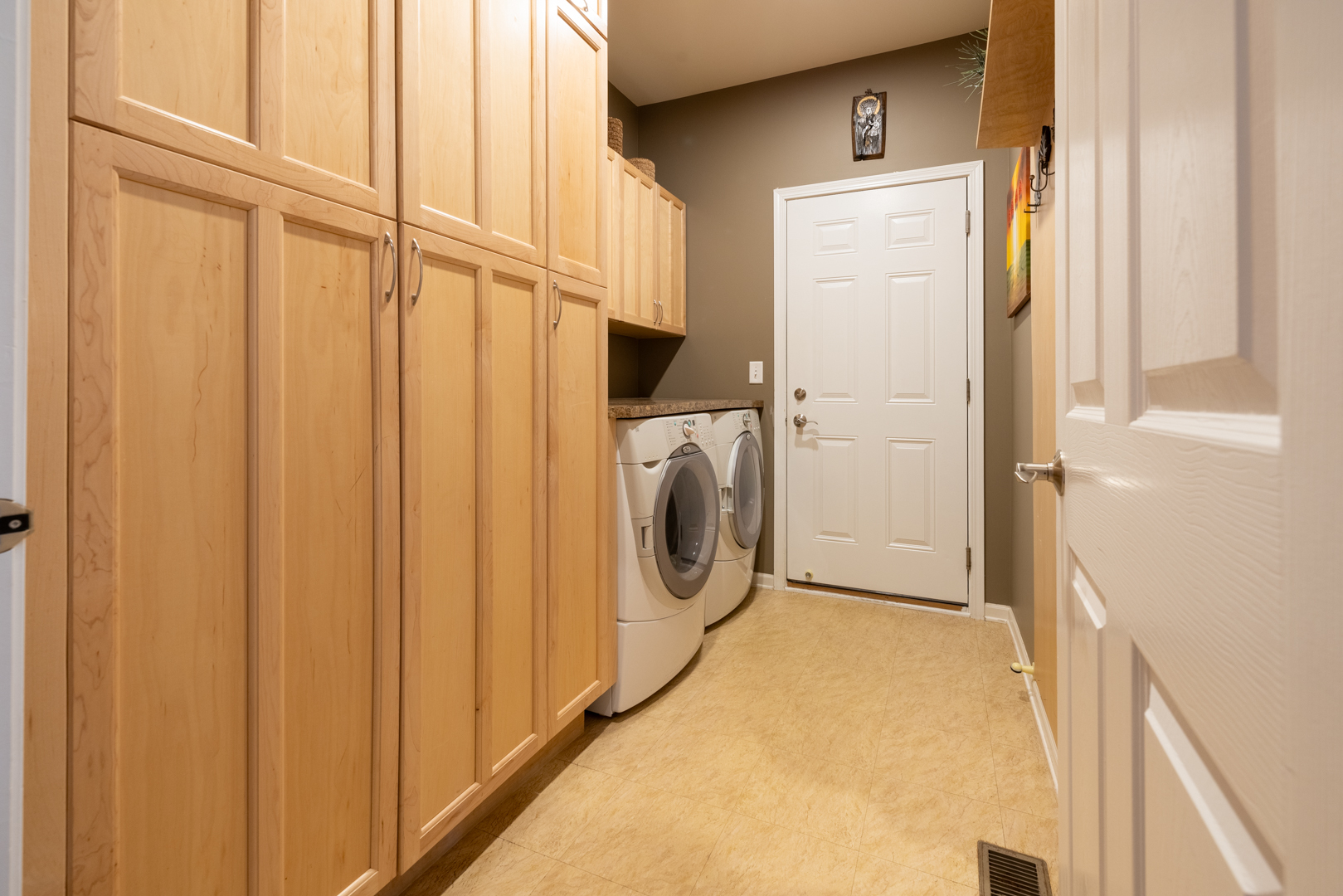 3305 Rumsford Boulevard Elgin, IL 60124 - Photo 23 of 48 Gallery Image 23