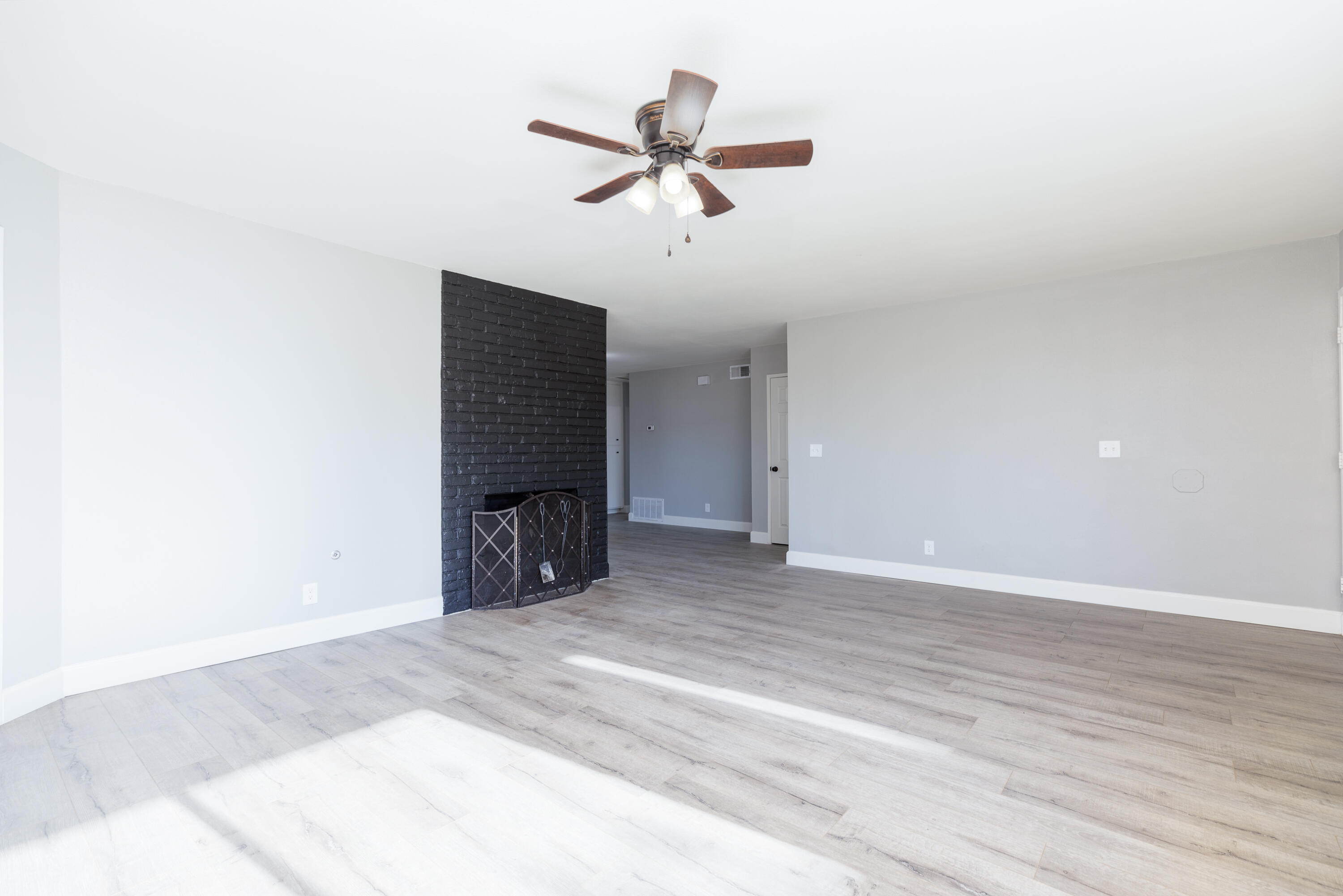 608 South Sanders Street Ridgecrest, CA 93555 - Photo 6 of 26 Living Room