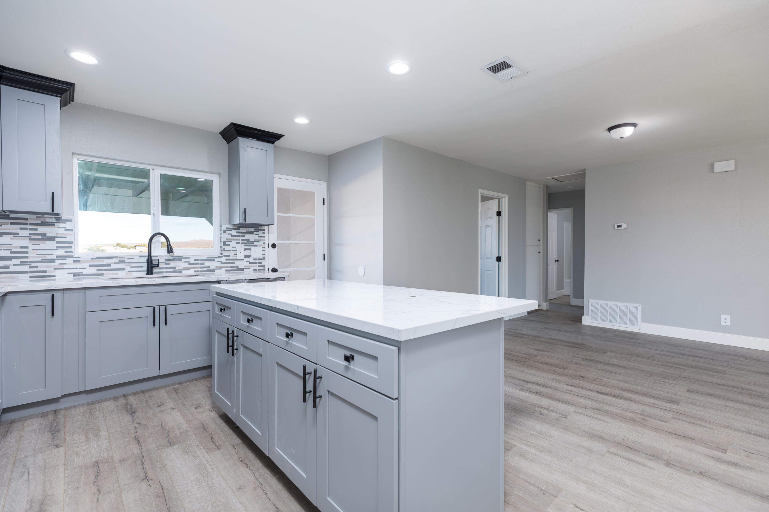 608 South Sanders Street Ridgecrest, CA 93555 - Photo 9 of 26 Kitchen