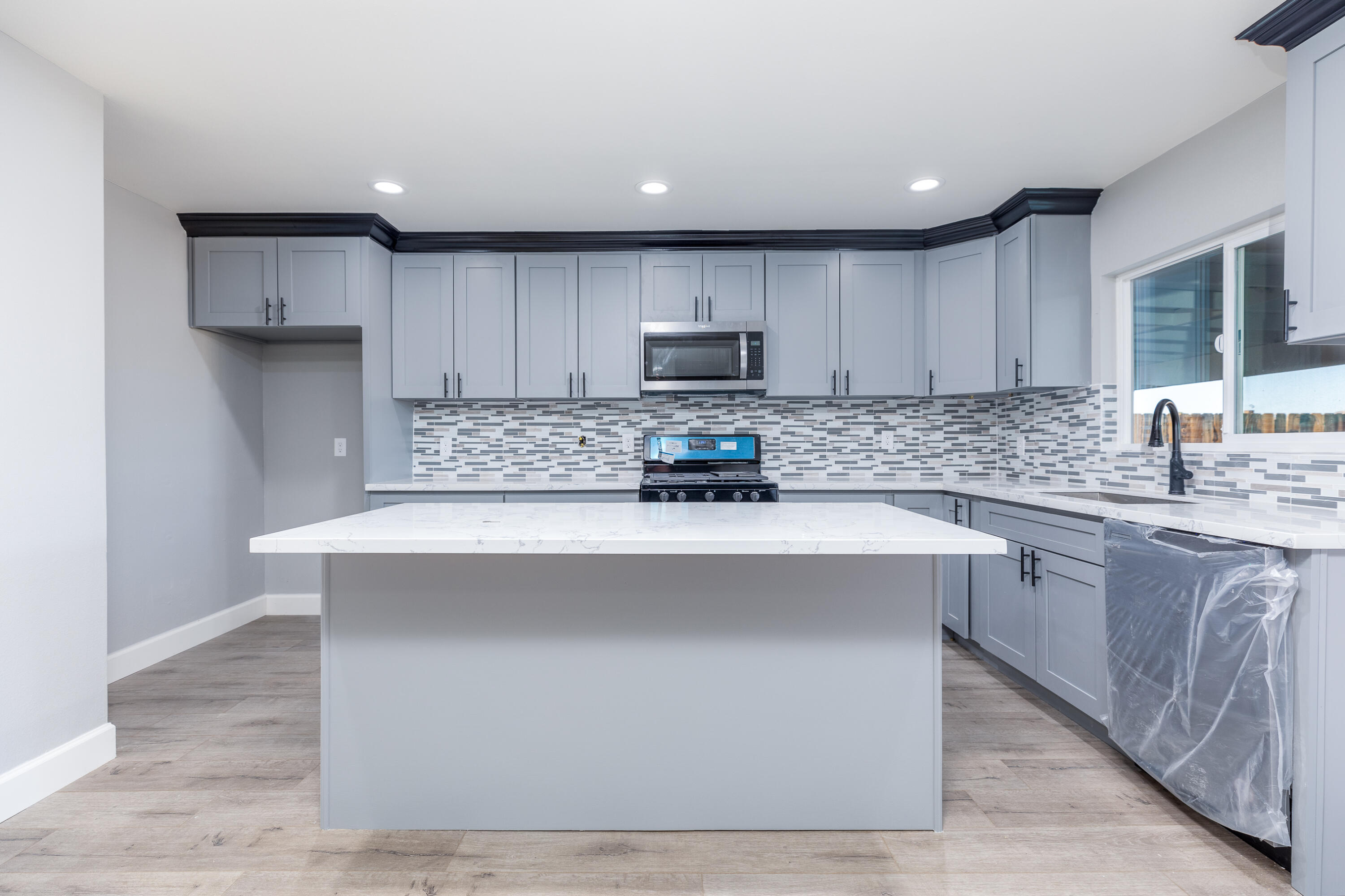 608 South Sanders Street Ridgecrest, CA 93555 - Photo 10 of 26 Kitchen