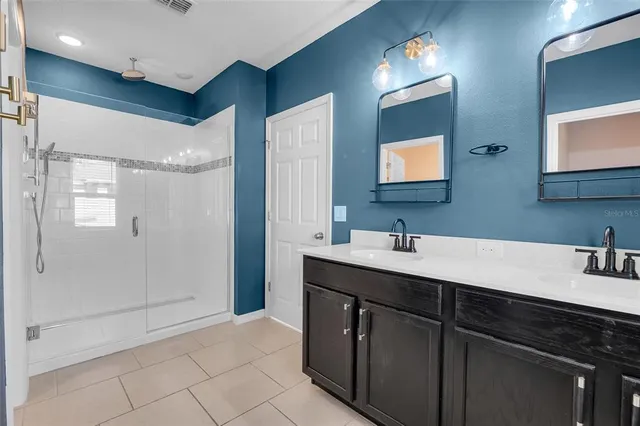 an empty room with fan and a ceiling fan