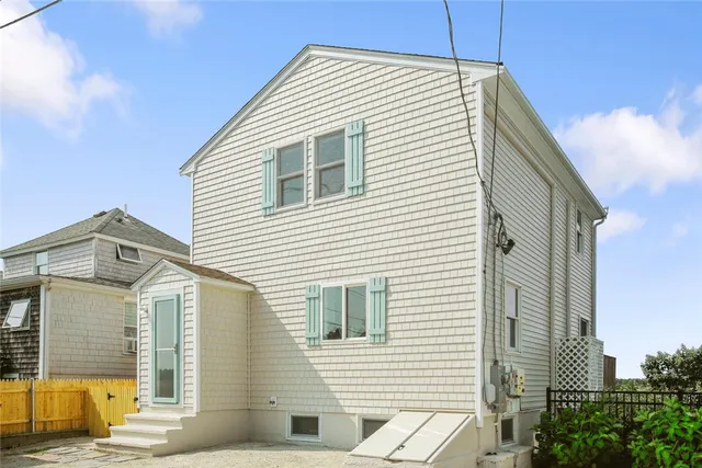 $2,600 | 333 Riverside Street, Portsmouth, RI 02871