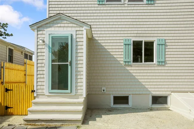 $2,600 | 333 Riverside Street, Portsmouth, RI 02871