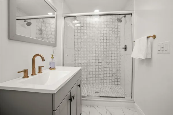 $2,600 | 333 Riverside Street, Portsmouth, RI 02871
