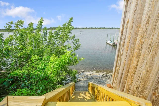 $2,600 | 333 Riverside Street, Portsmouth, RI 02871