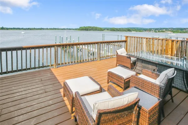 $2,600 | 333 Riverside Street, Portsmouth, RI 02871