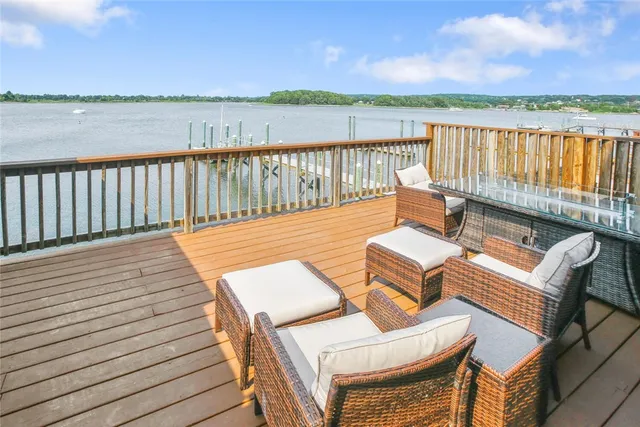 $2,600 | 333 Riverside Street, Portsmouth, RI 02871