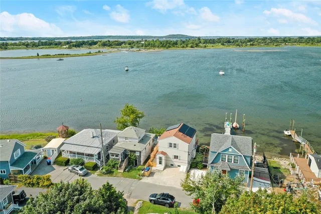 $2,600 | 333 Riverside Street, Portsmouth, RI 02871