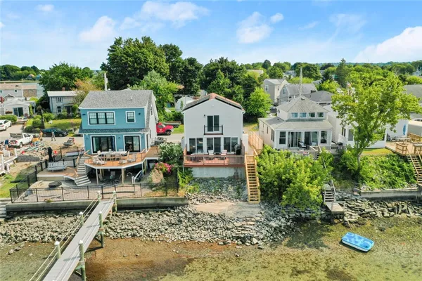 $2,600 | 333 Riverside Street, Portsmouth, RI 02871