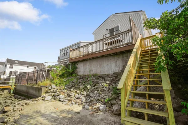 $2,600 | 333 Riverside Street, Portsmouth, RI 02871