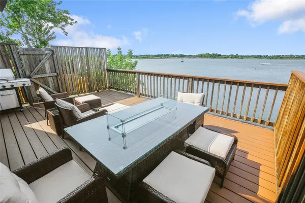 $2,600 | 333 Riverside Street, Portsmouth, RI 02871