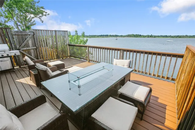 $2,600 | 333 Riverside Street, Portsmouth, RI 02871