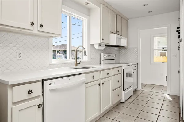 $2,600 | 333 Riverside Street, Portsmouth, RI 02871