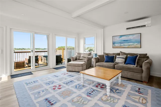 $2,600 | 333 Riverside Street, Portsmouth, RI 02871