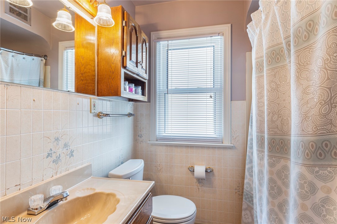 2806 Hearthstone Road Cleveland, OH 44134 - Photo 13 of 27 Gallery Image 13