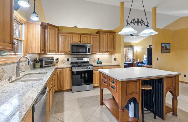 $485,000 | 423 Fernwood Lane, Muskegon, MI 49442