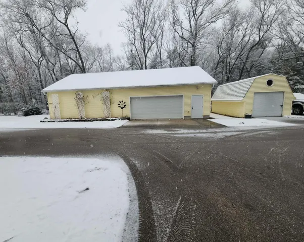 $485,000 | 423 Fernwood Lane, Muskegon, MI 49442