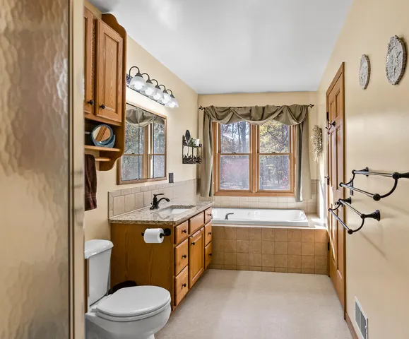 $485,000 | 423 Fernwood Lane, Muskegon, MI 49442