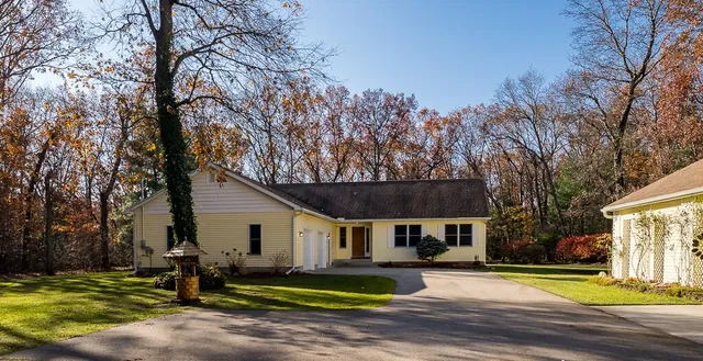 $485,000 | 423 Fernwood Lane, Muskegon, MI 49442