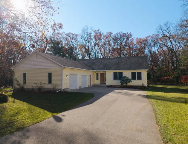 $485,000 | 423 Fernwood Lane, Muskegon, MI 49442