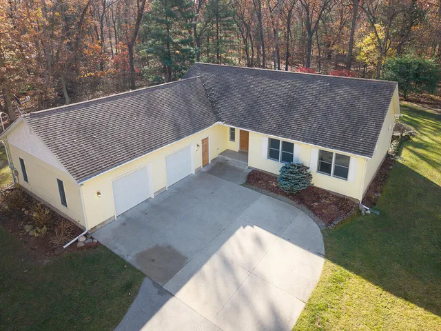 $485,000 | 423 Fernwood Lane, Muskegon, MI 49442