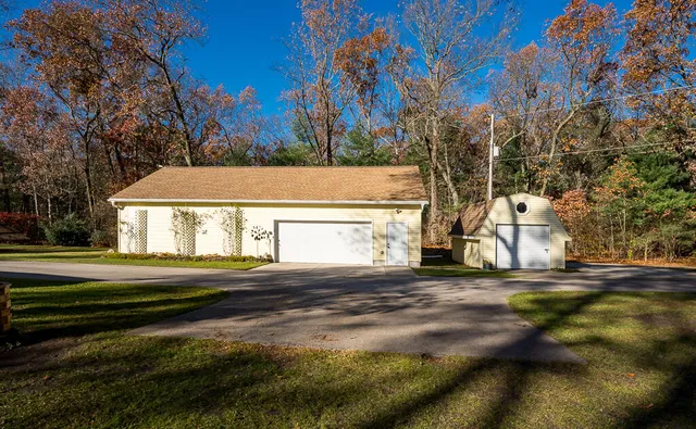 $485,000 | 423 Fernwood Lane, Muskegon, MI 49442