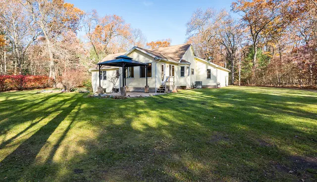 $485,000 | 423 Fernwood Lane, Muskegon, MI 49442