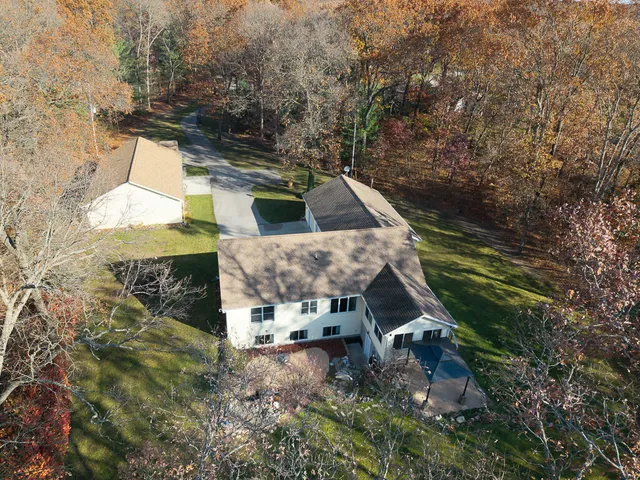 $485,000 | 423 Fernwood Lane, Muskegon, MI 49442