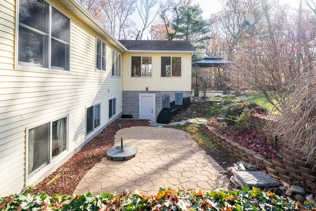 $485,000 | 423 Fernwood Lane, Muskegon, MI 49442