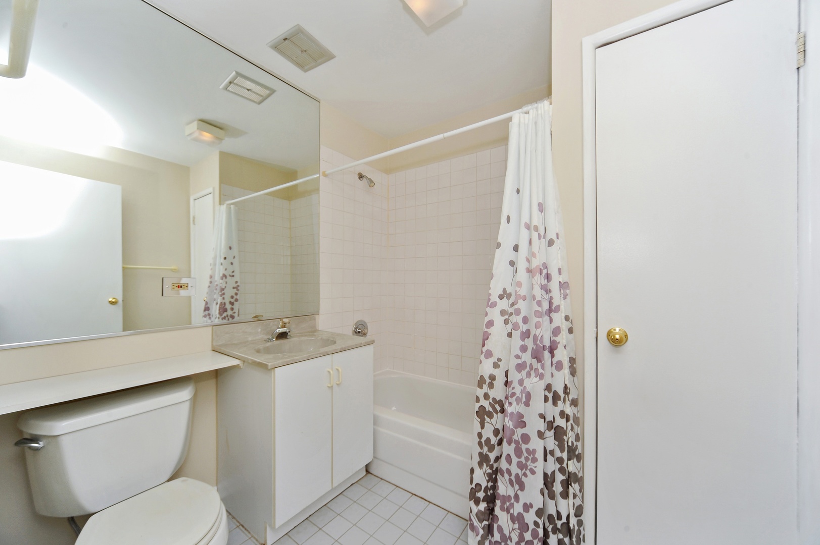 138 Green Bay Road, Unit 138 Glencoe, IL 60022 - Photo 8 of 10 a bathroom with a sink toilet vanity and shower