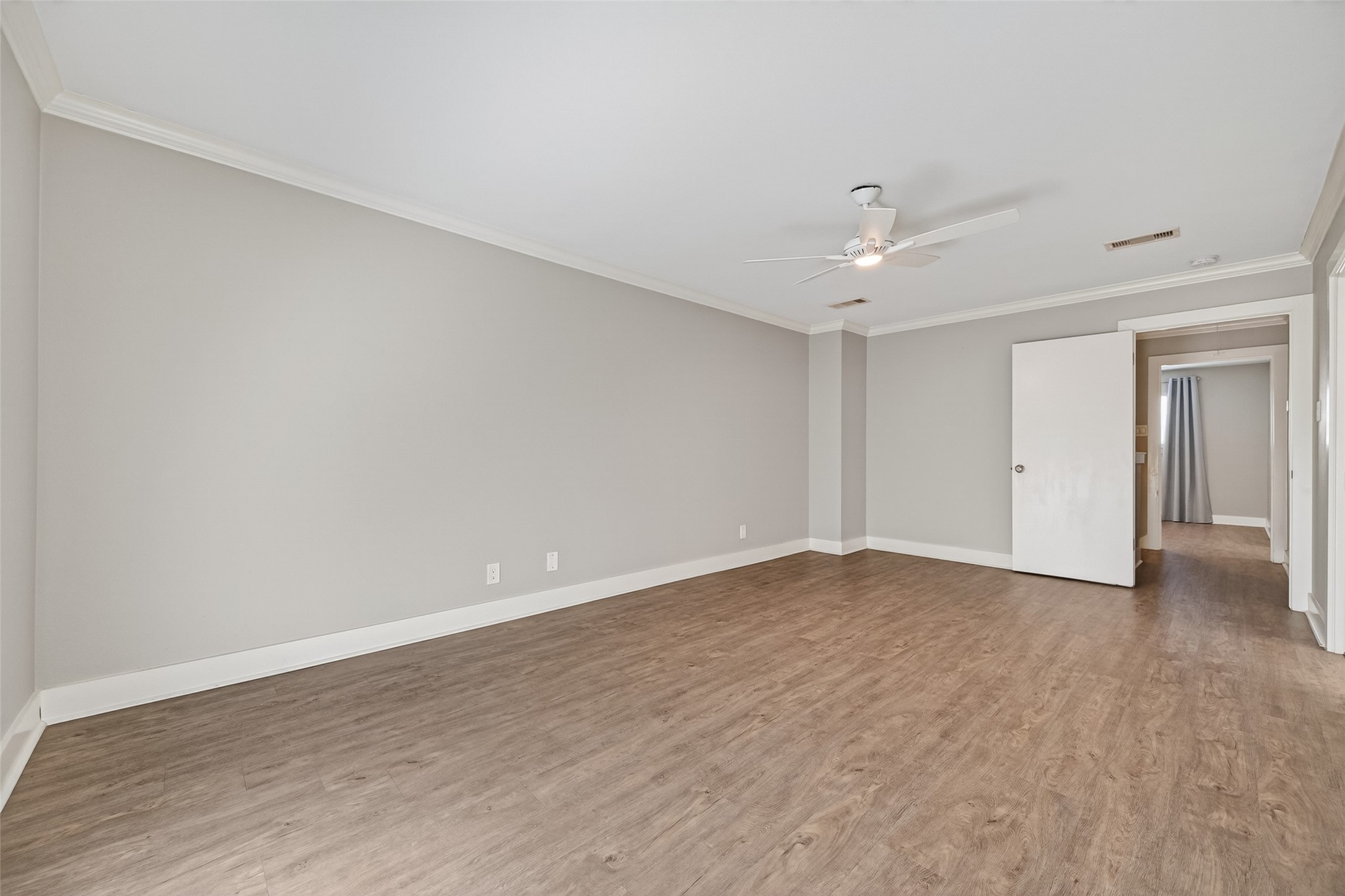 1805 Witte Road, Unit 3 Houston, TX 77080 - Photo 19 of 33 an empty room with wooden floor and ceiling fan