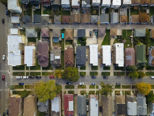 a black and white photo of a living room