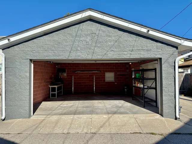 $678,000 | 5221 West Cornelia Avenue, Chicago, IL 60641