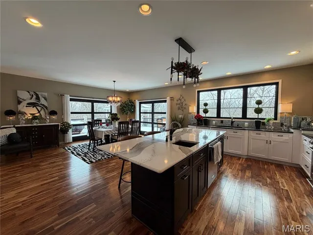 $692,000 | 110 Butternut Street, Hannibal, MO 63401