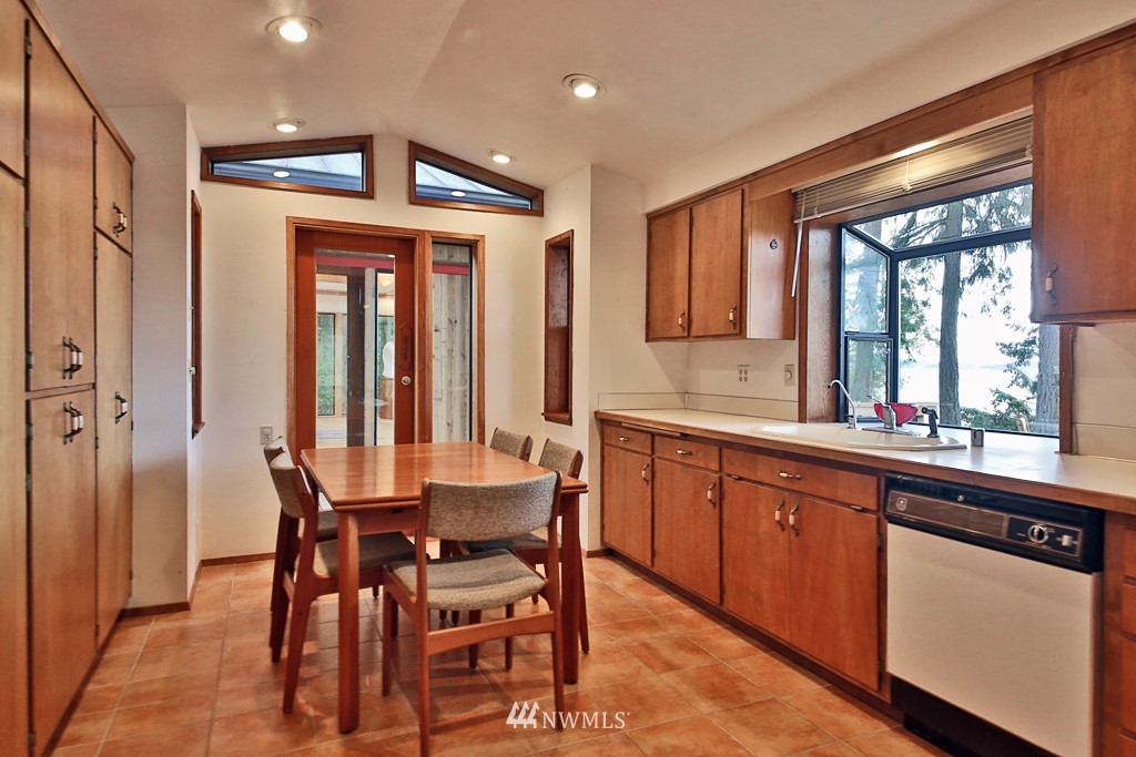 4576 South June Beach Road Freeland, WA 98249 - Photo 12 of 25 a open kitchen with granite countertop a sink and chairs