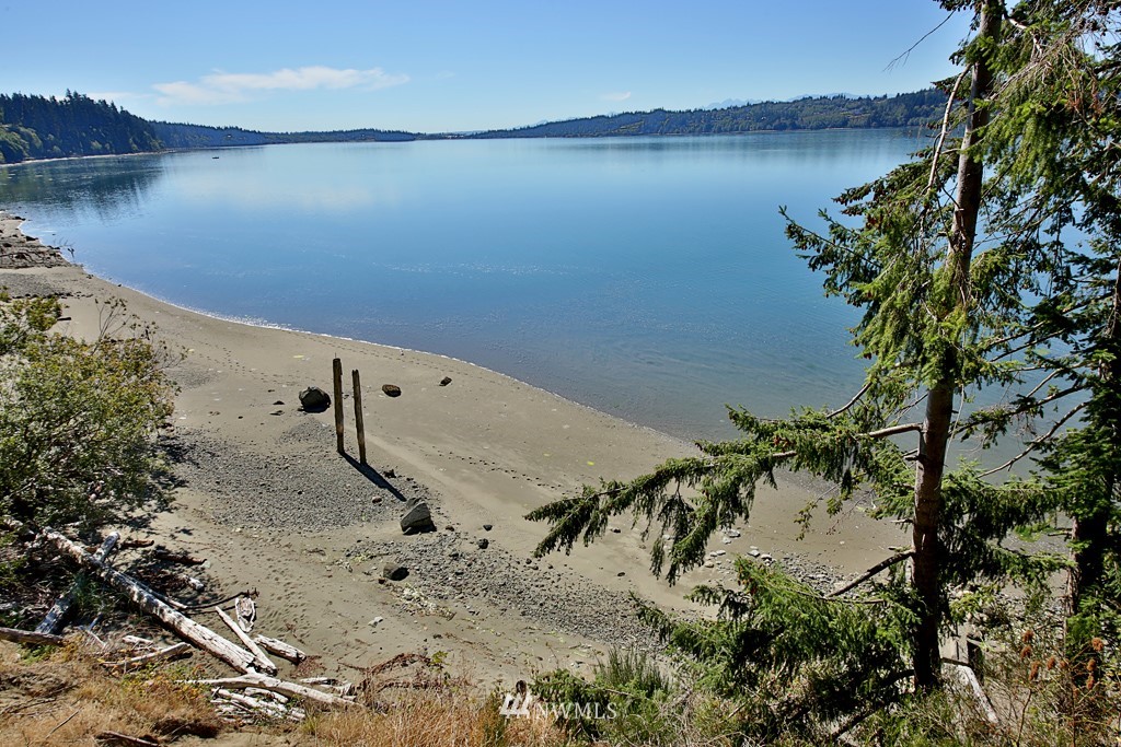 4576 South June Beach Road Freeland, WA 98249 - Photo 17 of 25 a view of a lake
