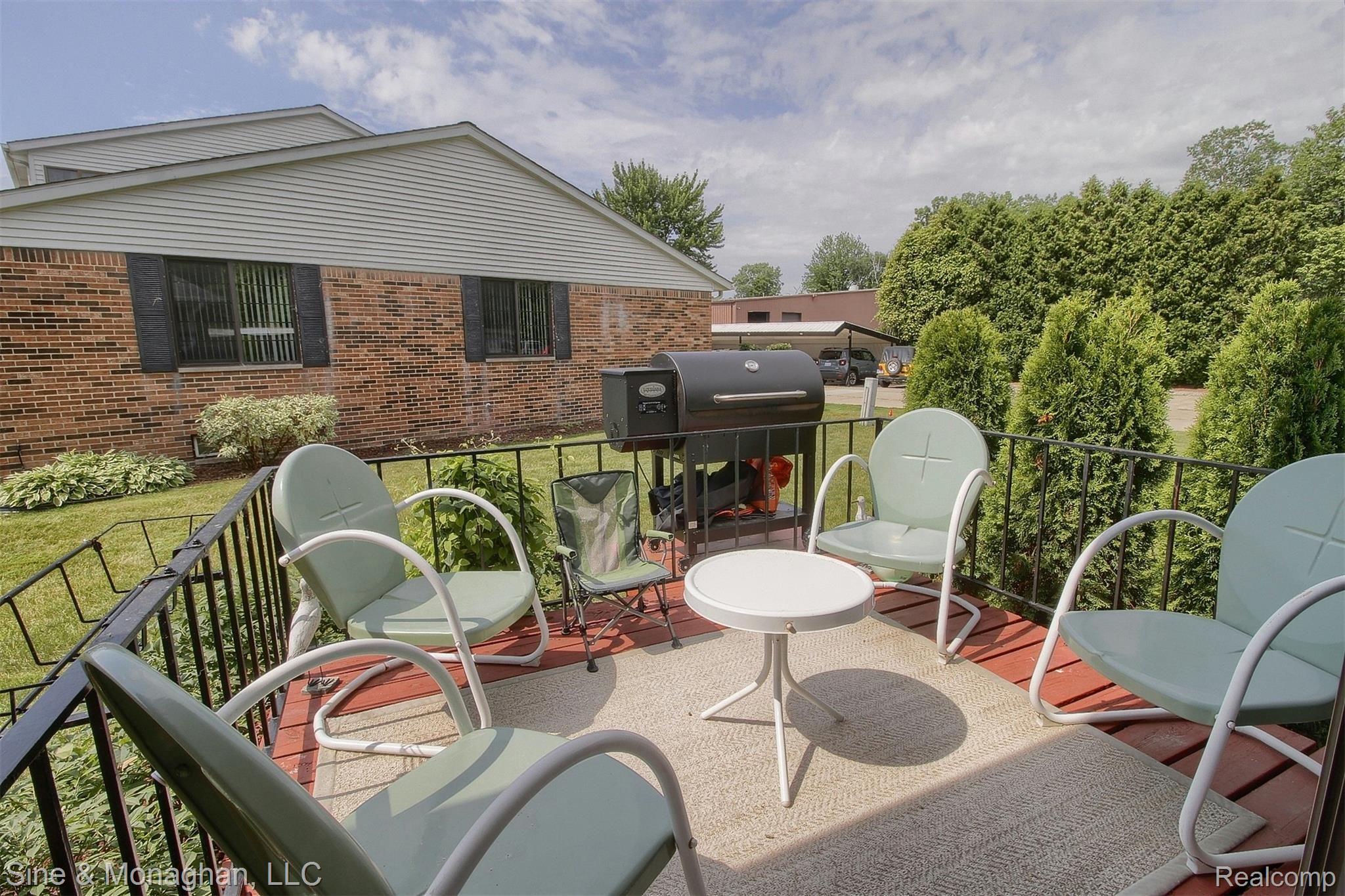 125 Cuttle Road, Unit G55 Marysville, MI 48040 - Photo 34 of 38 28-Patio 2nd View.jpg