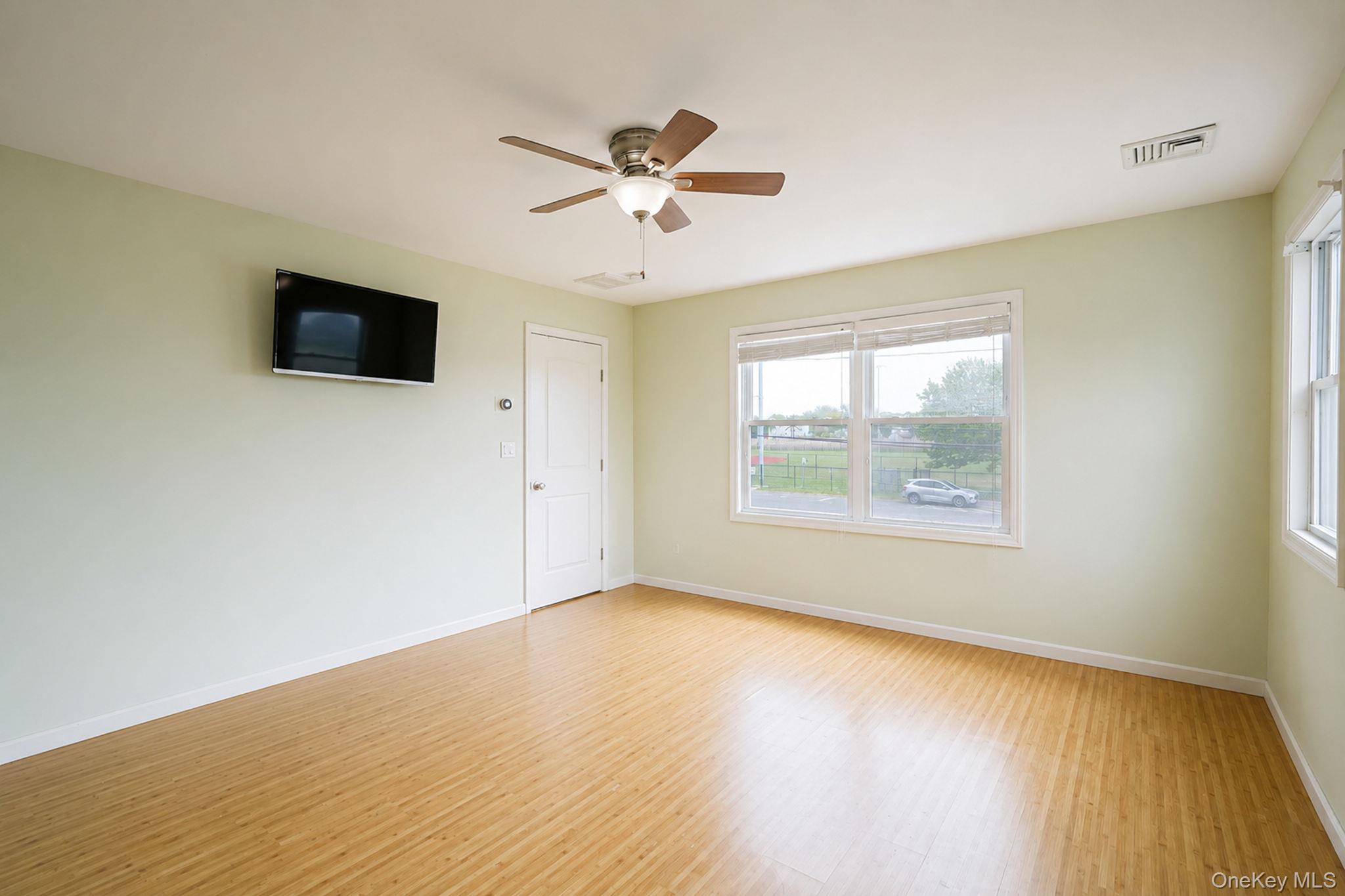 374 Rider Avenue Patchogue, NY 11772 - Photo 14 of 24