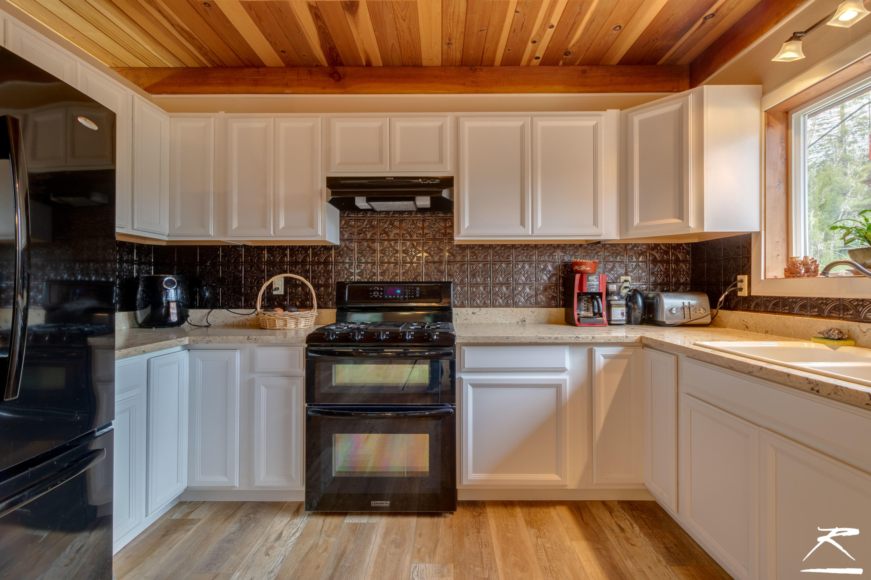 9675 Dyerville Loop Road Myers Flat, CA 95554 - Photo 5 of 30 9675-Dyerville-Loop-Road-Myers-Flat-CA-0