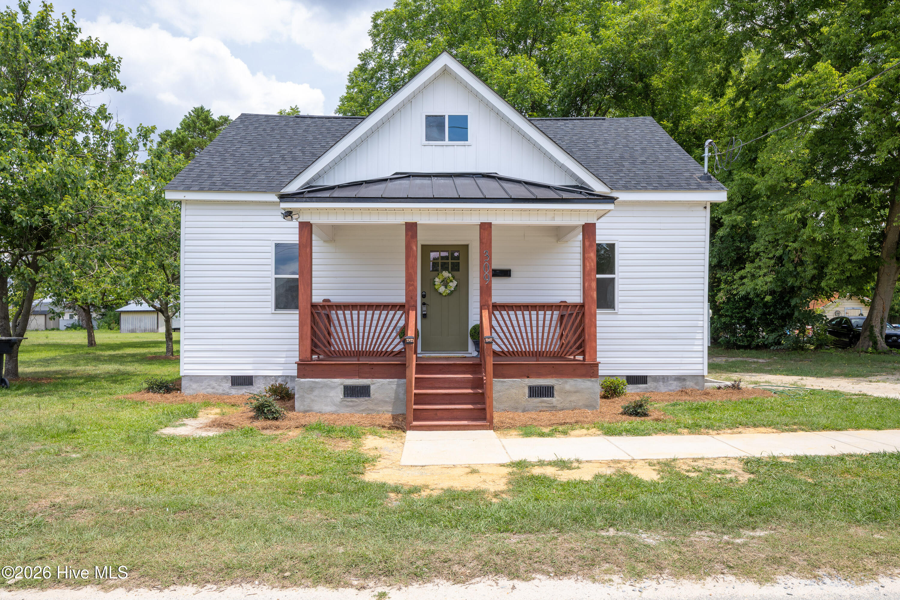 309 Stetson Street Clinton, NC 28328 - Photo 1 of 30 home