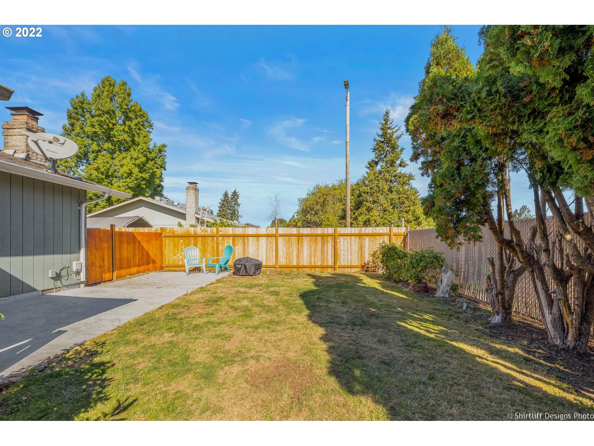357 49th State Loop Springfield, OR 97478 - Photo 17 of 22 a view of an outdoor space and a yard
